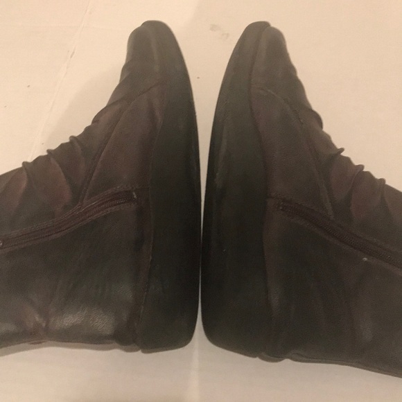 Clark’s Cloudsteppers Purple Booties. MCA1295G - Picture 6 of 8